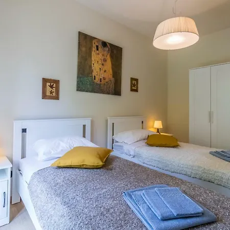 Tulipani 1 Apartment *